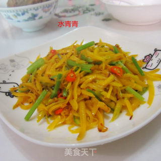 芹菜炒南瓜丝的做法步骤：6