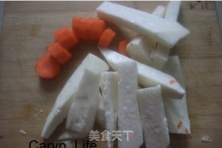 冬日暖胃药材汤：淮山煲羊肉的做法步骤：1