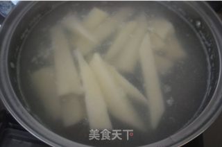 冬日暖胃药材汤：淮山煲羊肉的做法步骤：2