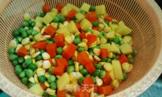 杂锦炒饭的做法步骤：1