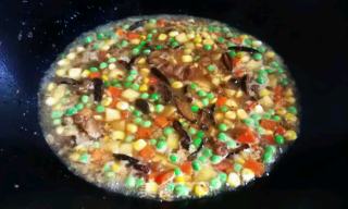 杂锦炒饭的做法步骤：7
