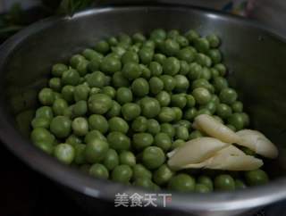 肉末炒青豆的做法步骤：1