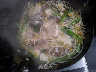 油光鱼炖豆腐的做法步骤：3