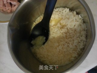 午餐肉蛋炒饭的做法步骤：2