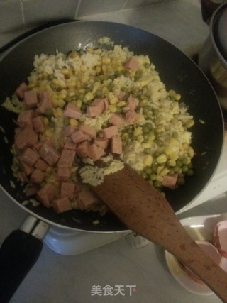 午餐肉蛋炒饭的做法步骤：5