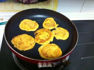 胡萝卜渣鸡蛋饼的做法步骤：9