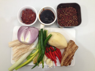干锅五花肉土豆片的做法步骤：1