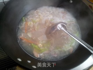 酸辣羊肚汤泡饼的做法步骤：2