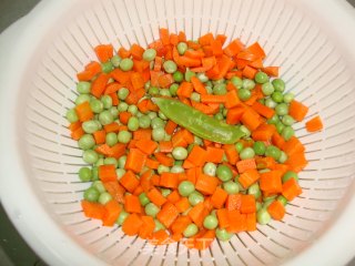 【糯米腊肉紫菜饭团】-----送给PP生日的祝福礼物的做法步骤：1