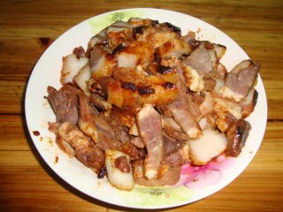 菜椒炒叉烧的做法步骤：1