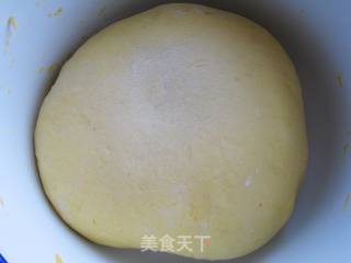 南瓜牛角馒头的做法步骤：1