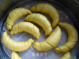 南瓜牛角馒头的做法步骤：11