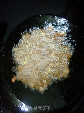 油炸花生米的做法步骤：2