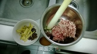鲜肉小馄饨的做法步骤：1