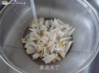 西兰花炒鸡脆骨的做法步骤：5