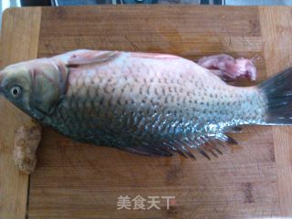 红烧鲫鱼的做法步骤：1