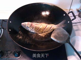 红烧鲫鱼的做法步骤：12