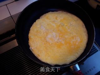 鱿鱼蛋饼炒饭的做法步骤：2