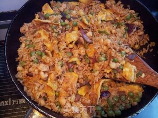 鱿鱼蛋饼炒饭的做法步骤：5