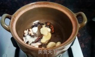 日本豆腐杂烩煲的做法步骤：3