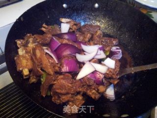 回锅皮牙子小羊排的做法步骤：2