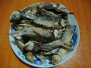 开胃下饭----------【剁椒鲫鱼干】的做法步骤：7