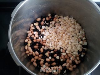黑豆杏仁花生小豆腐的做法步骤：2