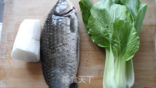 鲫鱼萝卜丝汤的做法步骤：1
