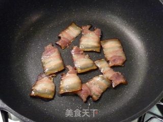 腊味九层塔炒杏鲍菇的做法步骤：2