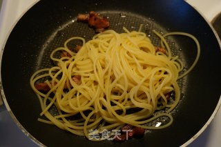 Carbonara　培根鸡蛋白汁意面的做法步骤：6