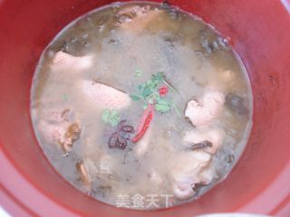 酸菜鸭块汤的做法步骤：9