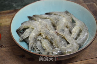 巧媳妇必须学会馋涎欲滴的【椒盐香酥虾】的做法步骤：2