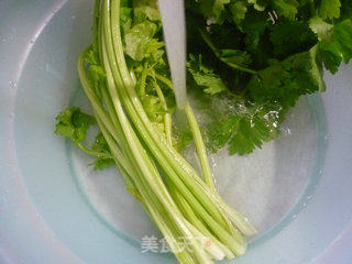 芹菜炒猪舌头的做法步骤：2
