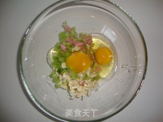美味美丽蔬菜鸡蛋饼的做法步骤：2