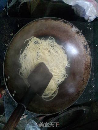 家庭版炒冷面的做法步骤：2