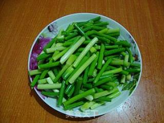 经典家常菜------【蒜薹炒腊肉】的做法步骤：2