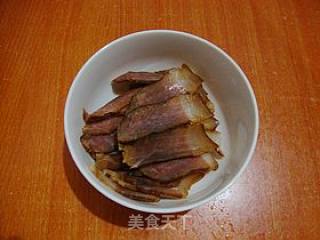 经典家常菜------【蒜薹炒腊肉】的做法步骤：3