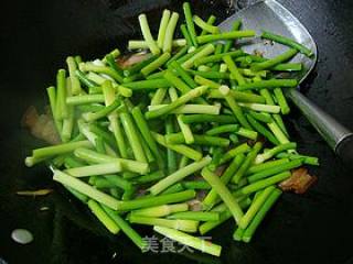 经典家常菜------【蒜薹炒腊肉】的做法步骤：8