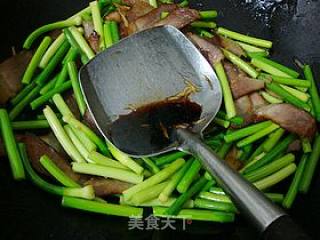 经典家常菜------【蒜薹炒腊肉】的做法步骤：9
