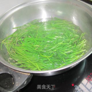 拌韭菜的做法步骤：3