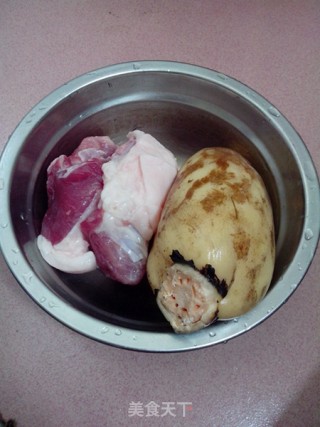 【大块地吃出快乐】酱香莲藕焖肉的做法步骤：1