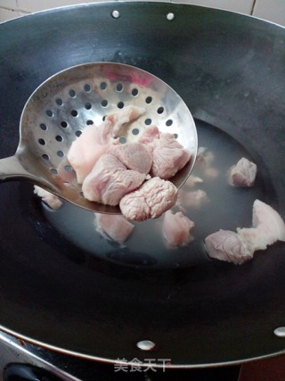 【大块地吃出快乐】酱香莲藕焖肉的做法步骤：6