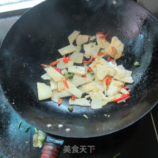 小炒白薯片的做法步骤：5