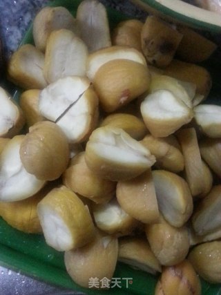 板栗焖鸡的做法步骤：3