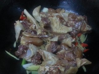 板栗焖鸡的做法步骤：4