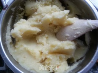 土豆肉末煎饼的做法步骤：1