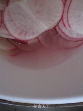 爽口开胃小菜-----酸辣水萝卜片的做法步骤：5
