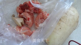 萝卜排骨汤的做法步骤：1