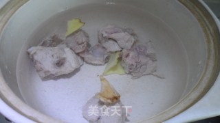 萝卜排骨汤的做法步骤：2