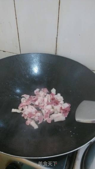 肥肉爆青椒一斤的做法步骤：1